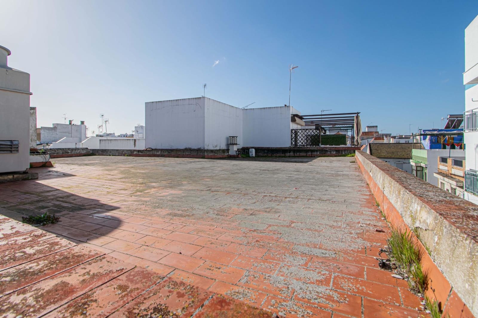 Kaupallinen myytävänä paikassa Dos Hermanas - 700 000 € (Ref: 9625765)