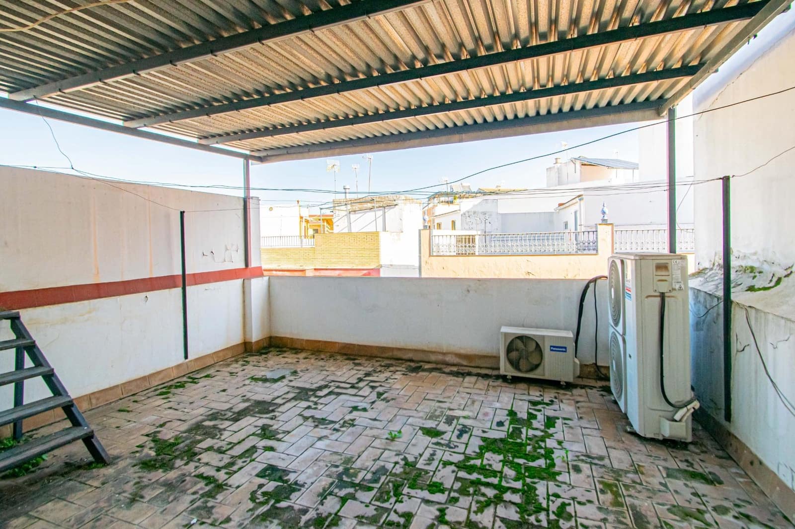 Kaupallinen myytävänä paikassa Dos Hermanas - 700 000 € (Ref: 9625765)