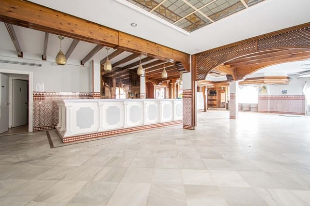 Kommersiell til salgs i Dos Hermanas - € 700 000 (Ref: 9625765)