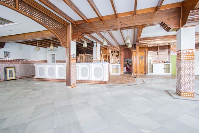 Kommersiell til salgs i Dos Hermanas - € 700 000 (Ref: 9625765)