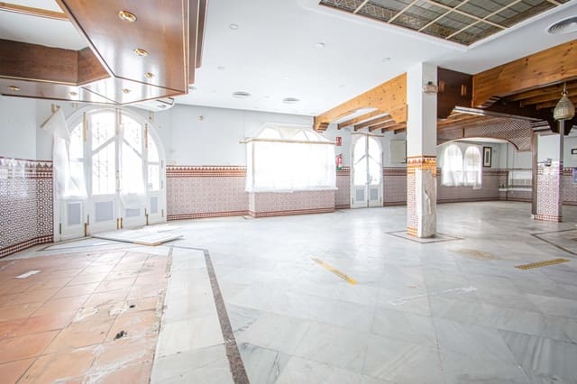 Kommersiell til salgs i Dos Hermanas - € 700 000 (Ref: 9625765)