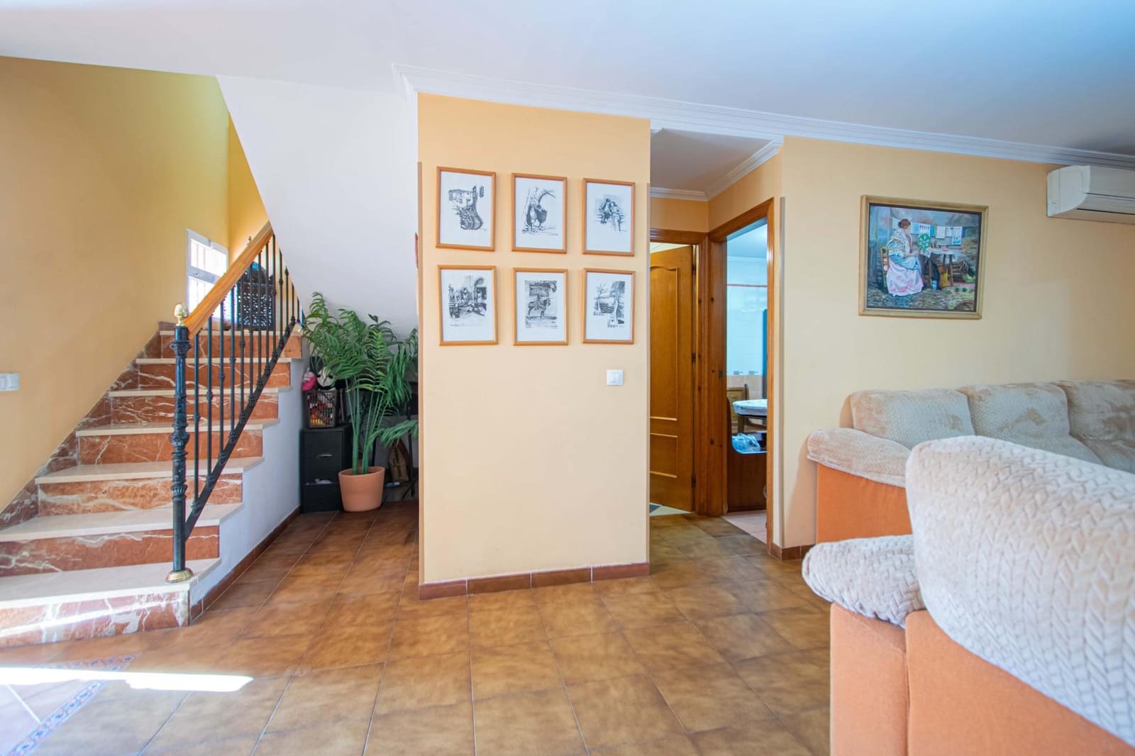 Adosado de 3 habitaciones en Montequinto en venta con piscina - 360.000 € (Ref: 9627628)