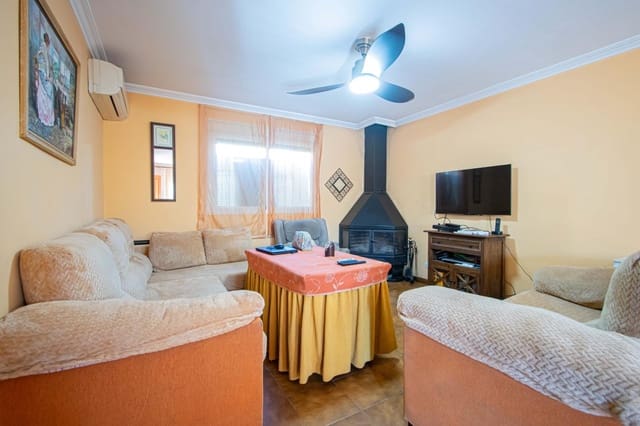 Adosado de 3 habitaciones en Montequinto, Dos Hermanas en venta con piscina - 360.000 € (Ref: 9627628)