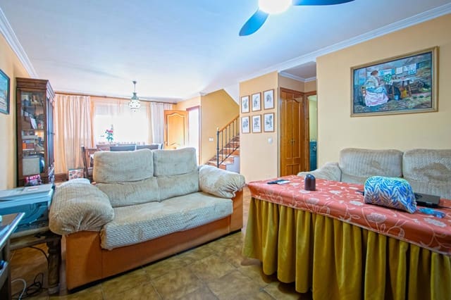 Adosado de 3 habitaciones en Montequinto, Dos Hermanas en venta con piscina - 360.000 € (Ref: 9627628)