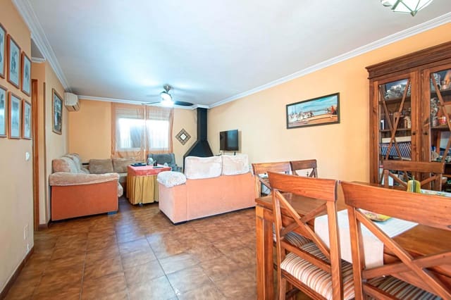 Adosado de 3 habitaciones en Montequinto, Dos Hermanas en venta con piscina - 360.000 € (Ref: 9627628)