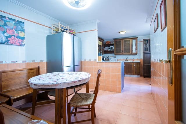 Adosado de 3 habitaciones en Montequinto, Dos Hermanas en venta con piscina - 360.000 € (Ref: 9627628)