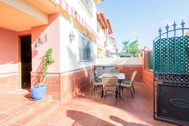 Adosado de 3 habitaciones en Montequinto, Dos Hermanas en venta con piscina - 360.000 € (Ref: 9627628)