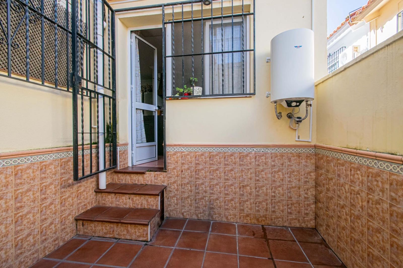 Adosado de 3 habitaciones en Montequinto en venta con piscina - 360.000 € (Ref: 9627628)