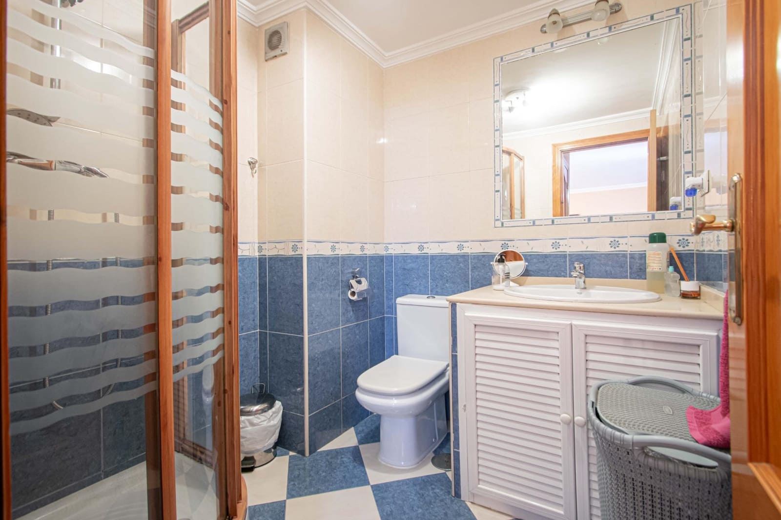 Adosado de 3 habitaciones en Montequinto en venta con piscina - 343.000 € (Ref: 9627628)