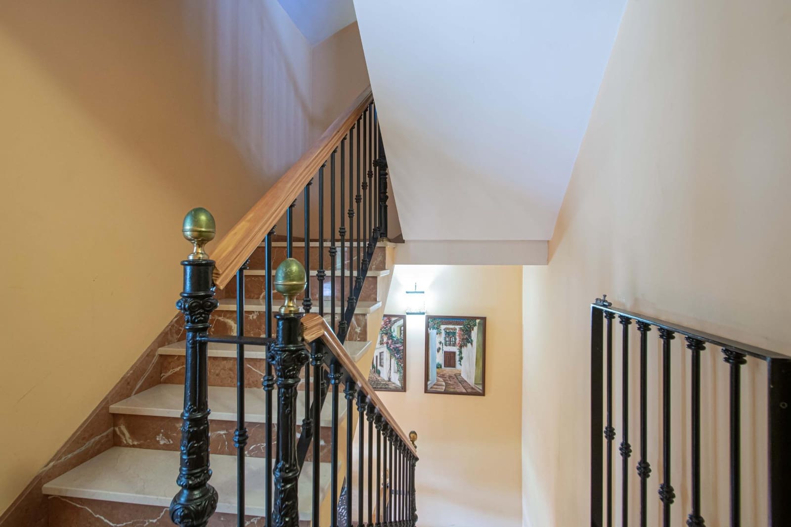 Adosado de 3 habitaciones en Montequinto en venta con piscina - 343.000 € (Ref: 9627628)