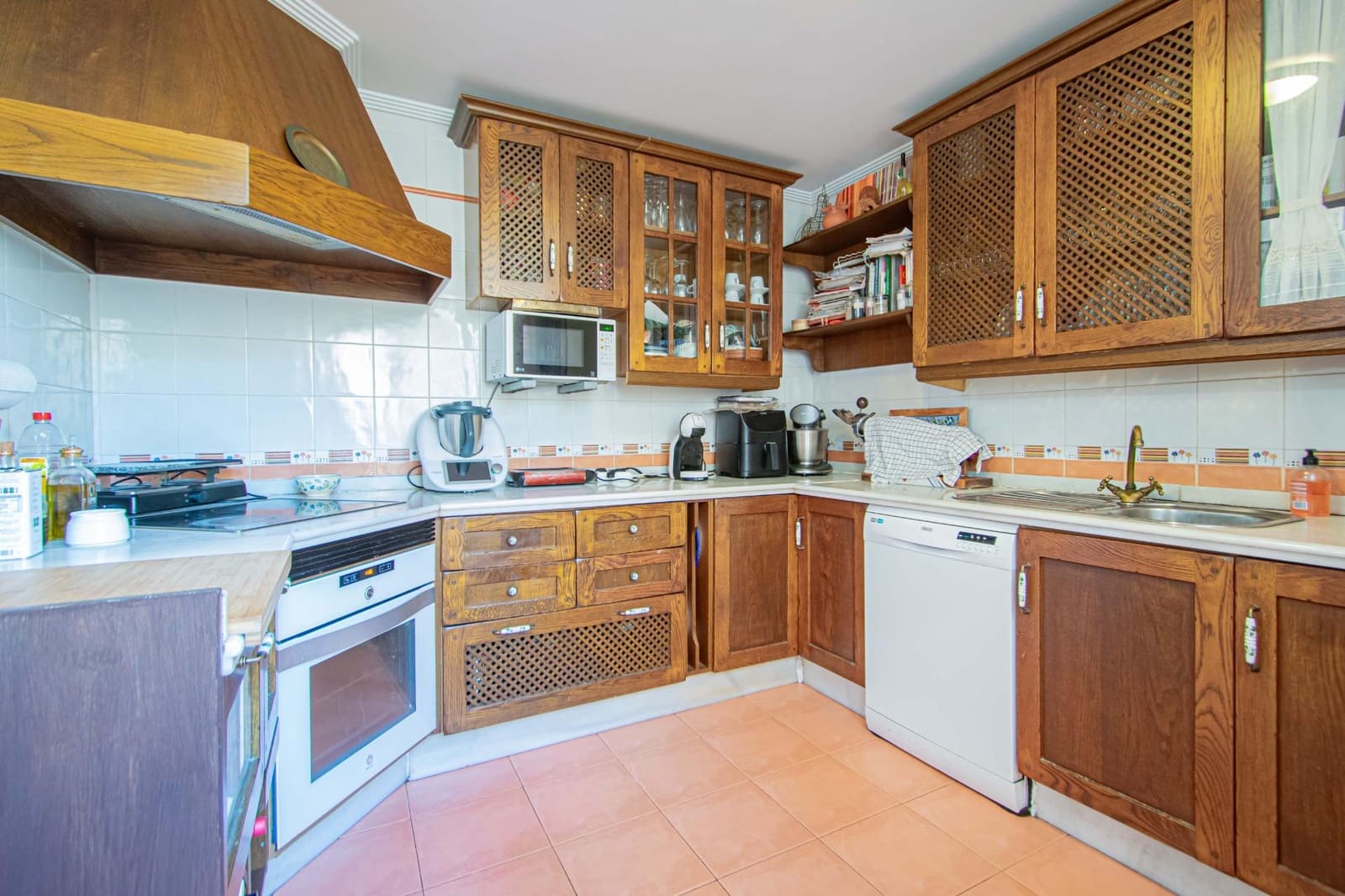 Adosado de 3 habitaciones en Montequinto en venta con piscina - 343.000 € (Ref: 9627628)