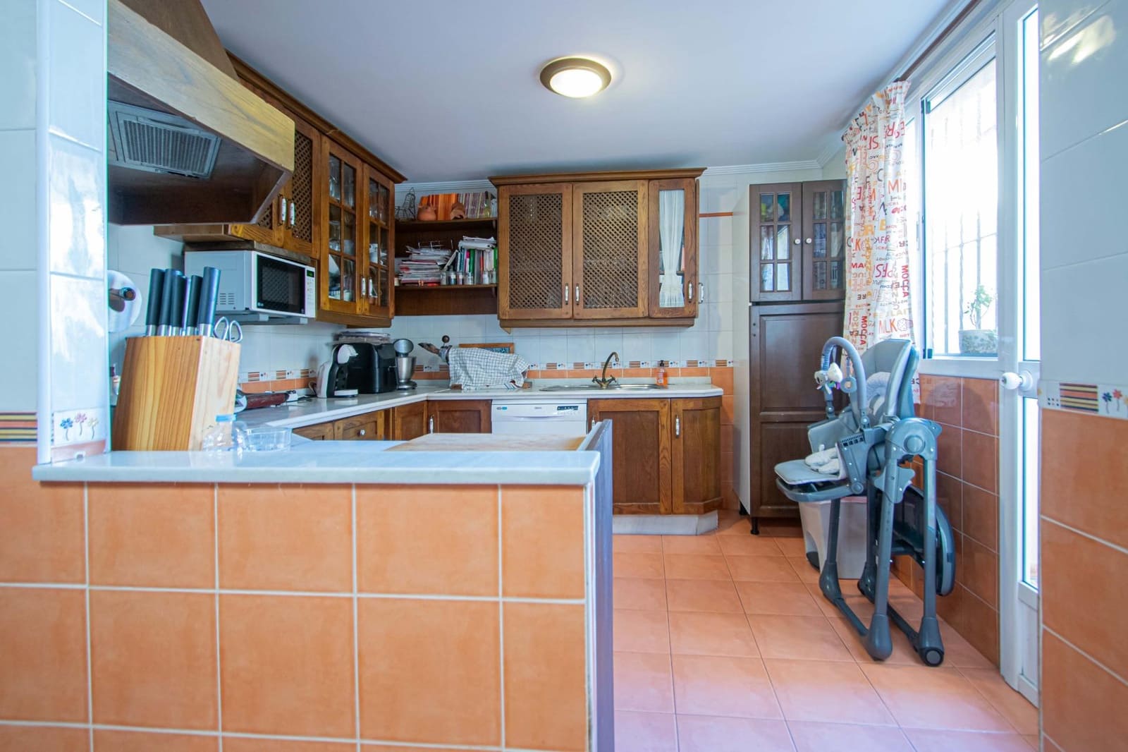 Adosado de 3 habitaciones en Montequinto en venta con piscina - 343.000 € (Ref: 9627628)