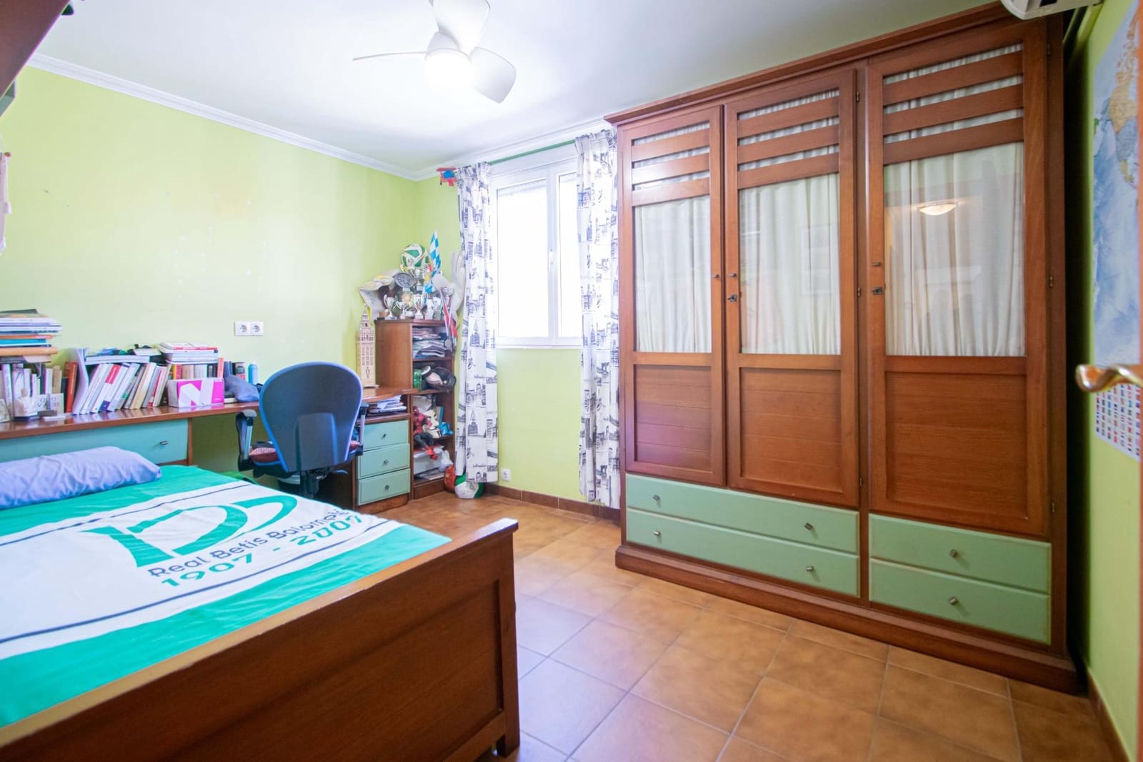 Adosado de 3 habitaciones en Montequinto en venta con piscina - 343.000 € (Ref: 9627628)