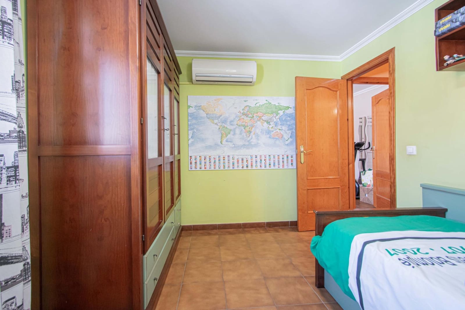 Adosado de 3 habitaciones en Montequinto en venta con piscina - 343.000 € (Ref: 9627628)