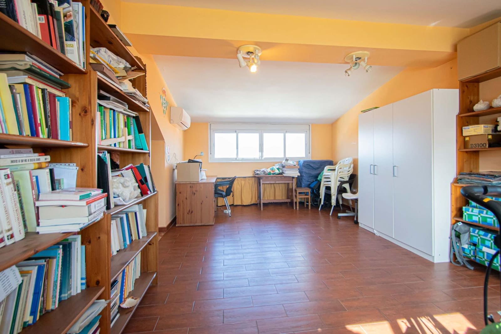 Adosado de 3 habitaciones en Montequinto en venta con piscina - 343.000 € (Ref: 9627628)