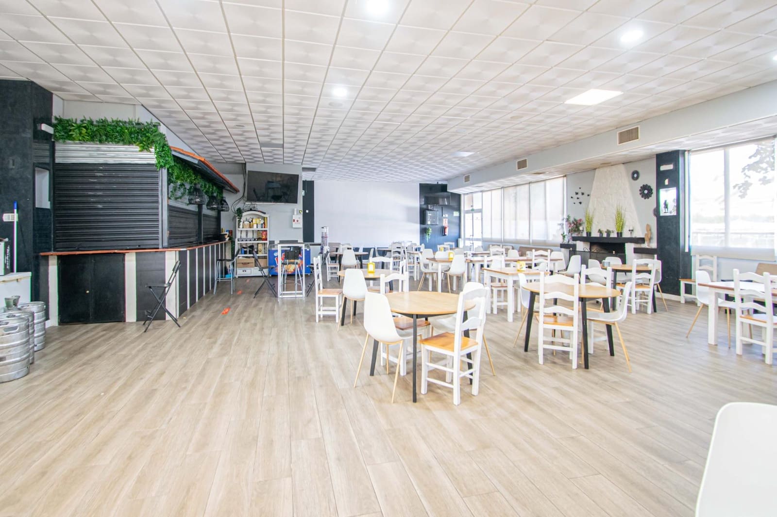 Adosado de 3 habitaciones en Montequinto en venta con piscina - 343.000 € (Ref: 9627628)