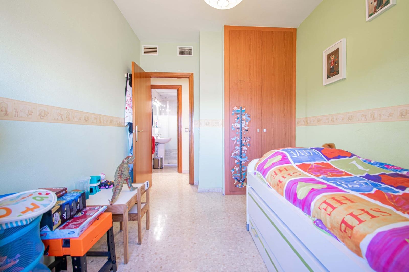 3 bedroom Flat for sale in Seville city with garage - € 193,000 (Ref: 9627629)