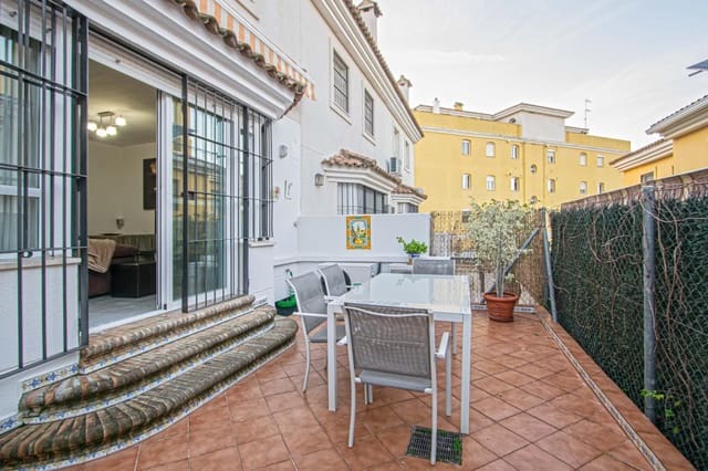 5 makuuhuone Rivitalo myytävänä paikassa San Juan de Aznalfarache mukana uima-altaan 
autotalli - 360 000 € (Ref: 9630073)