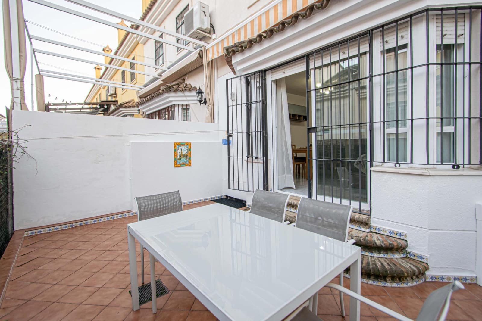 Adosado de 5 habitaciones en San Juan de Aznalfarache en venta con piscina garaje - 360.000 € (Ref: 9630073)