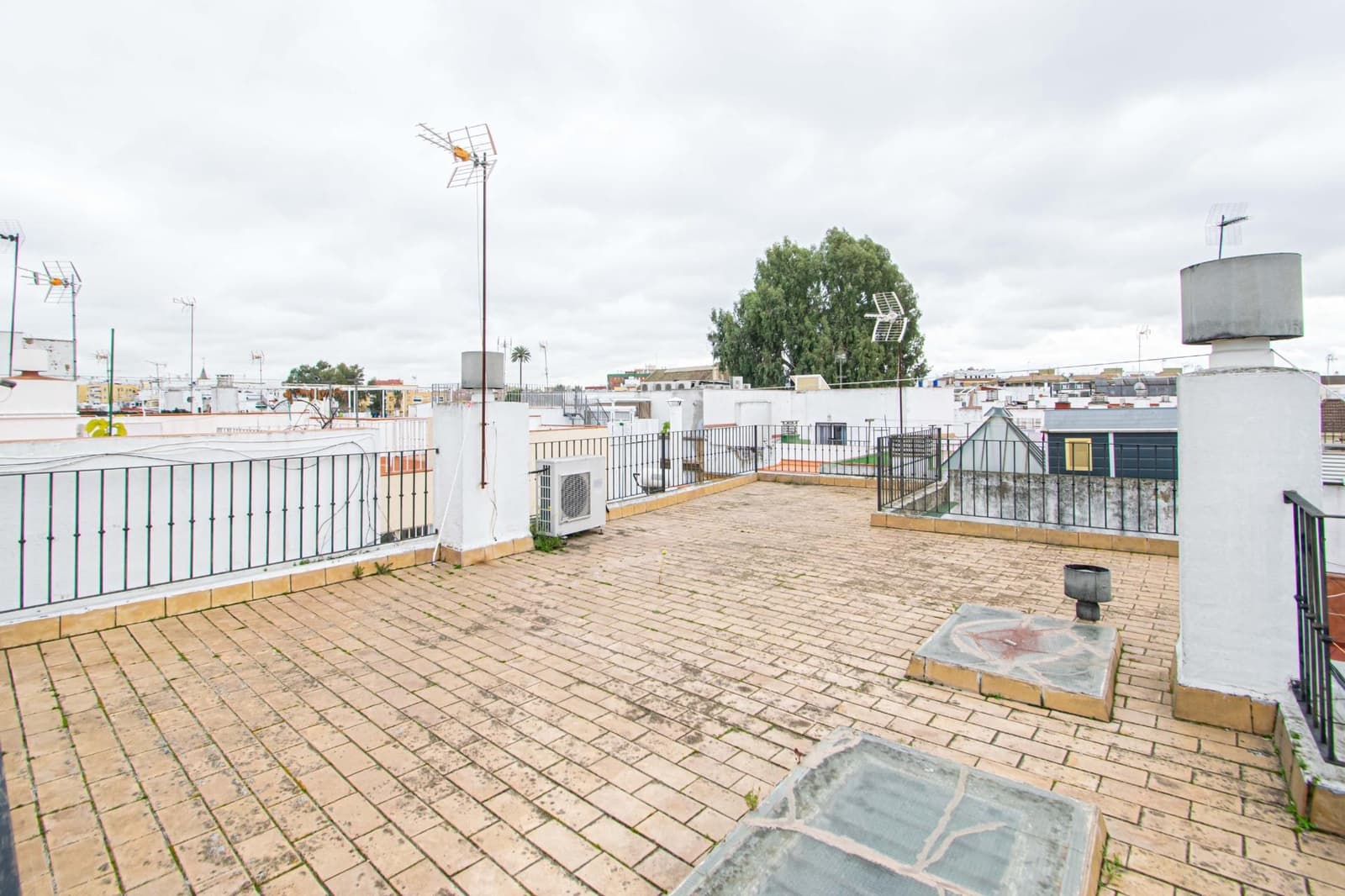 2 bedroom Penthouse for sale in Seville city - € 295,000 (Ref: 9630075)