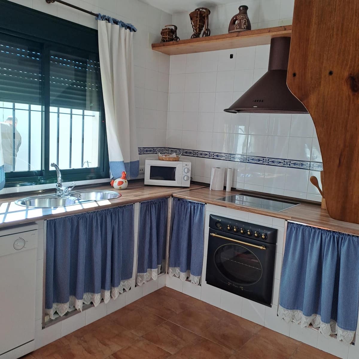 3 bedroom Townhouse for sale in El Pedroso - € 130,000 (Ref: 9630077)