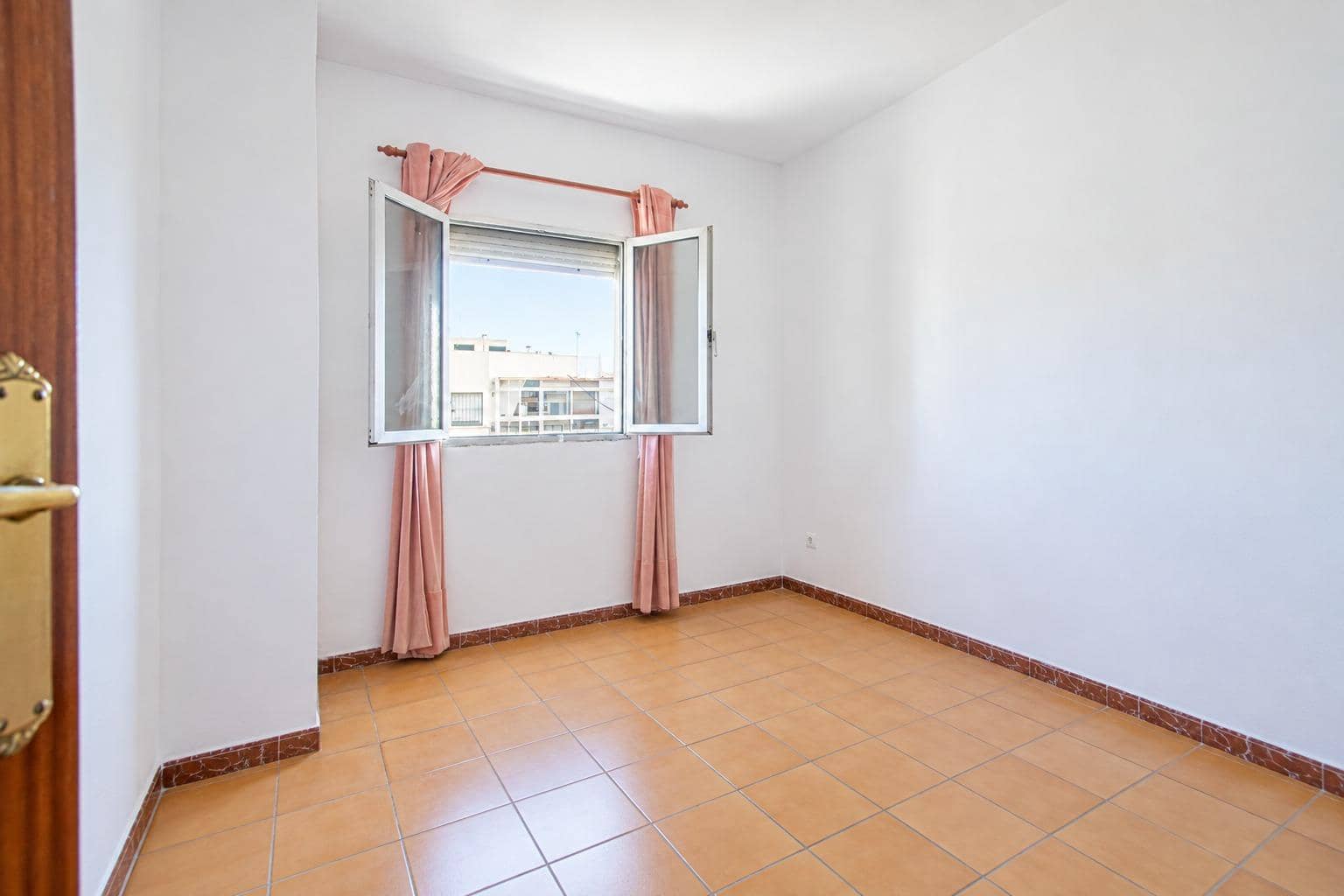 3 bedroom Flat for sale in Seville city - € 175,000 (Ref: 9648232)
