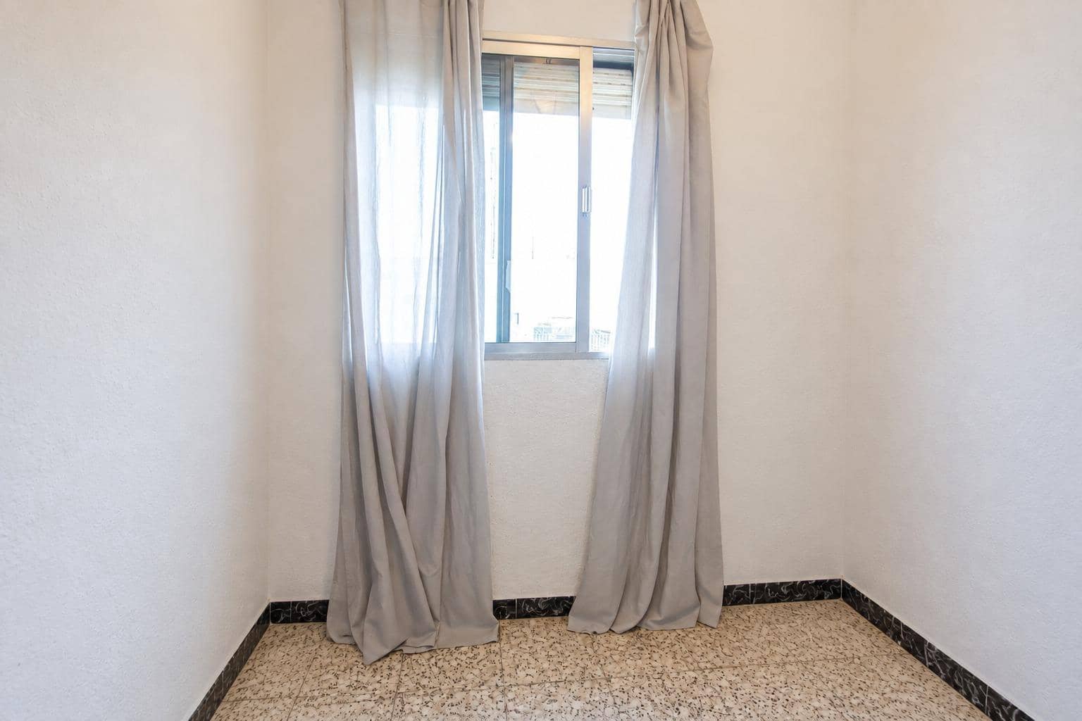 3 bedroom Flat for sale in Seville city - € 175,000 (Ref: 9648232)