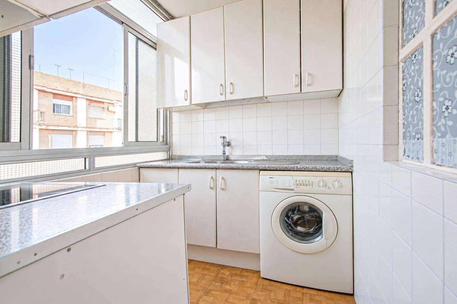 3 bedroom Flat for sale in Seville city - € 175,000 (Ref: 9648232)