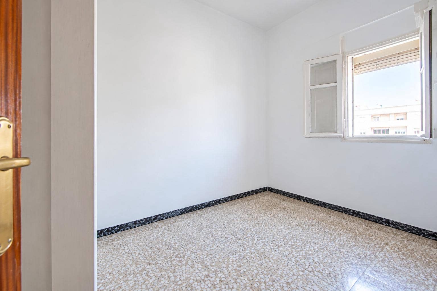 3 bedroom Flat for sale in Seville city - € 175,000 (Ref: 9648232)