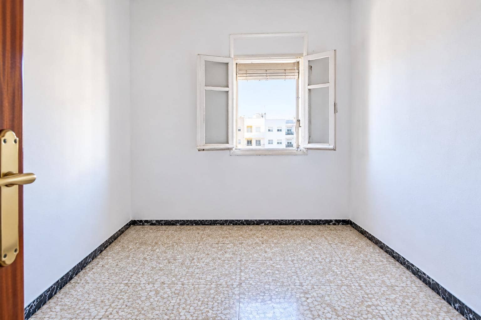 3 bedroom Flat for sale in Seville city - € 175,000 (Ref: 9648232)