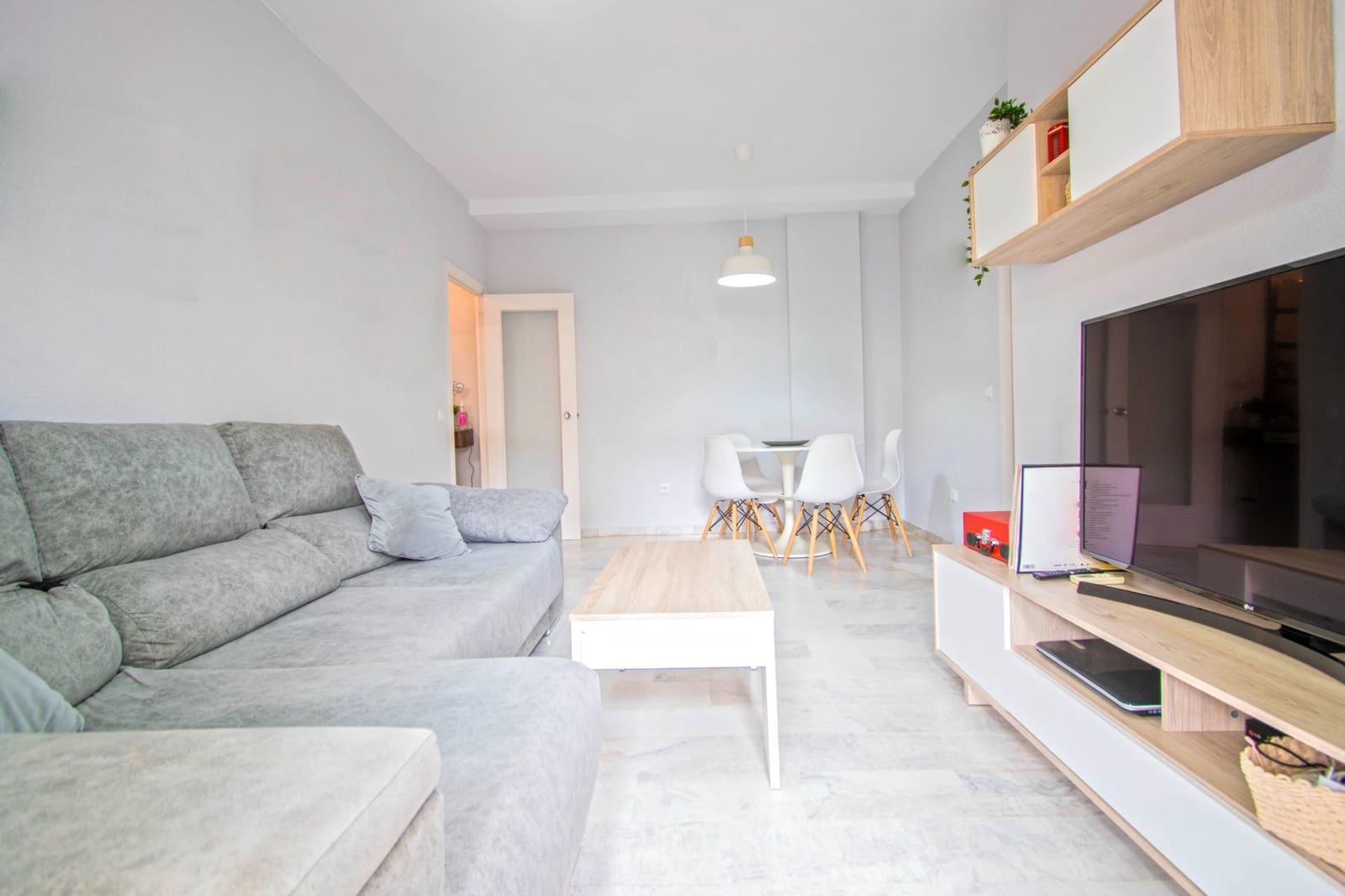 2 slaapkamer Flat te koop in Sevilla stad met garage - € 206.000 (Ref: 9652086)