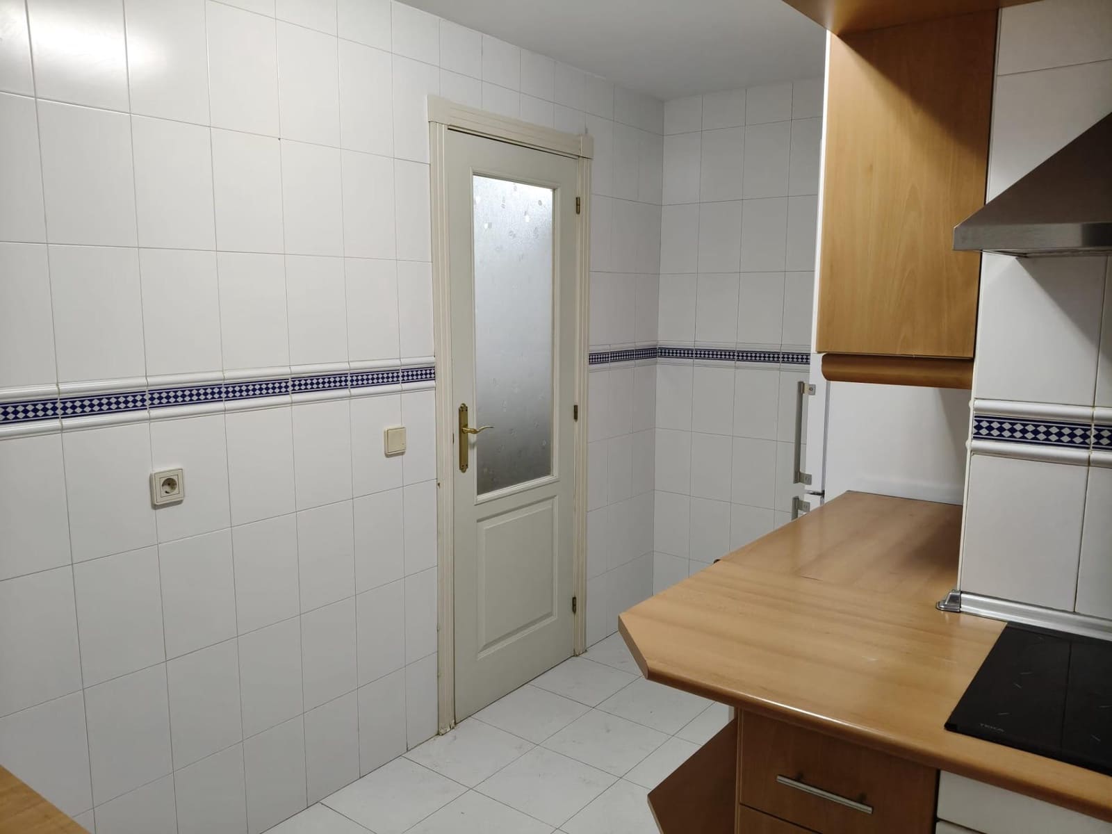 4 sovrum Lägenhet att hyra i Sevilla stad med pool garage - 1 250 € (Ref: 9652087)