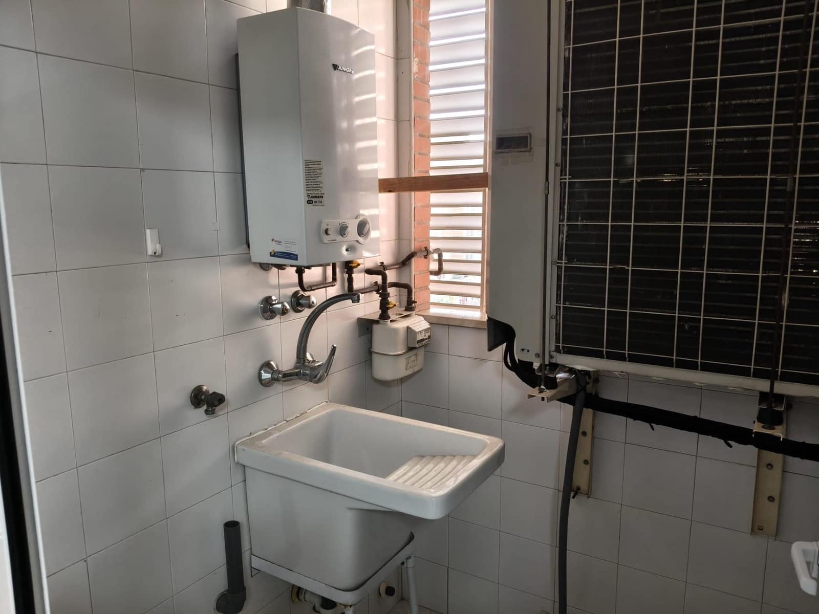 4 sovrum Lägenhet att hyra i Sevilla stad med pool garage - 1 250 € (Ref: 9652087)