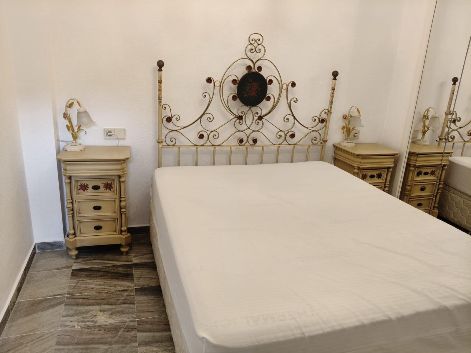 4 sovrum Lägenhet att hyra i Sevilla stad med pool garage - 1 250 € (Ref: 9652087)