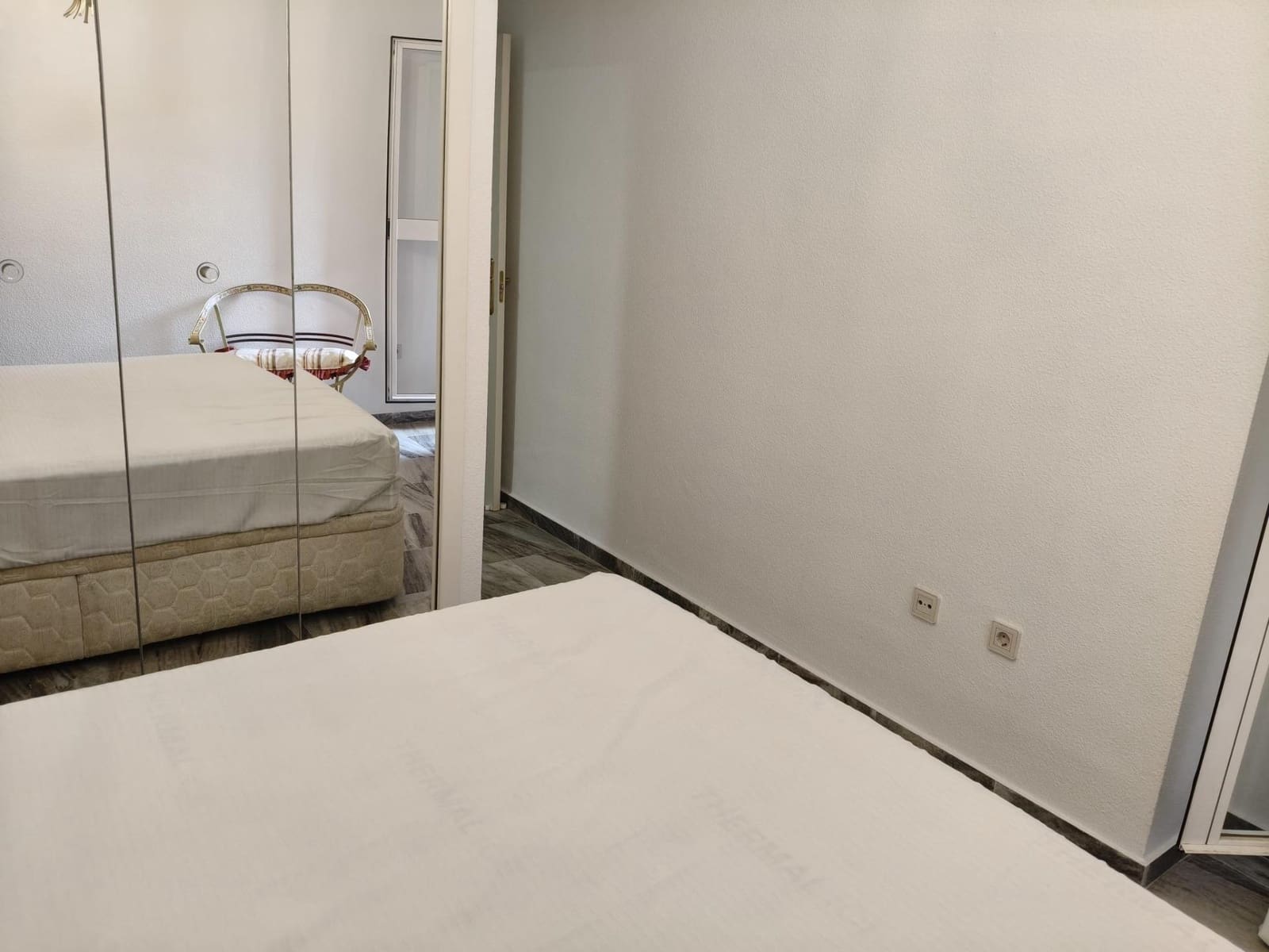 4 sovrum Lägenhet att hyra i Sevilla stad med pool garage - 1 250 € (Ref: 9652087)