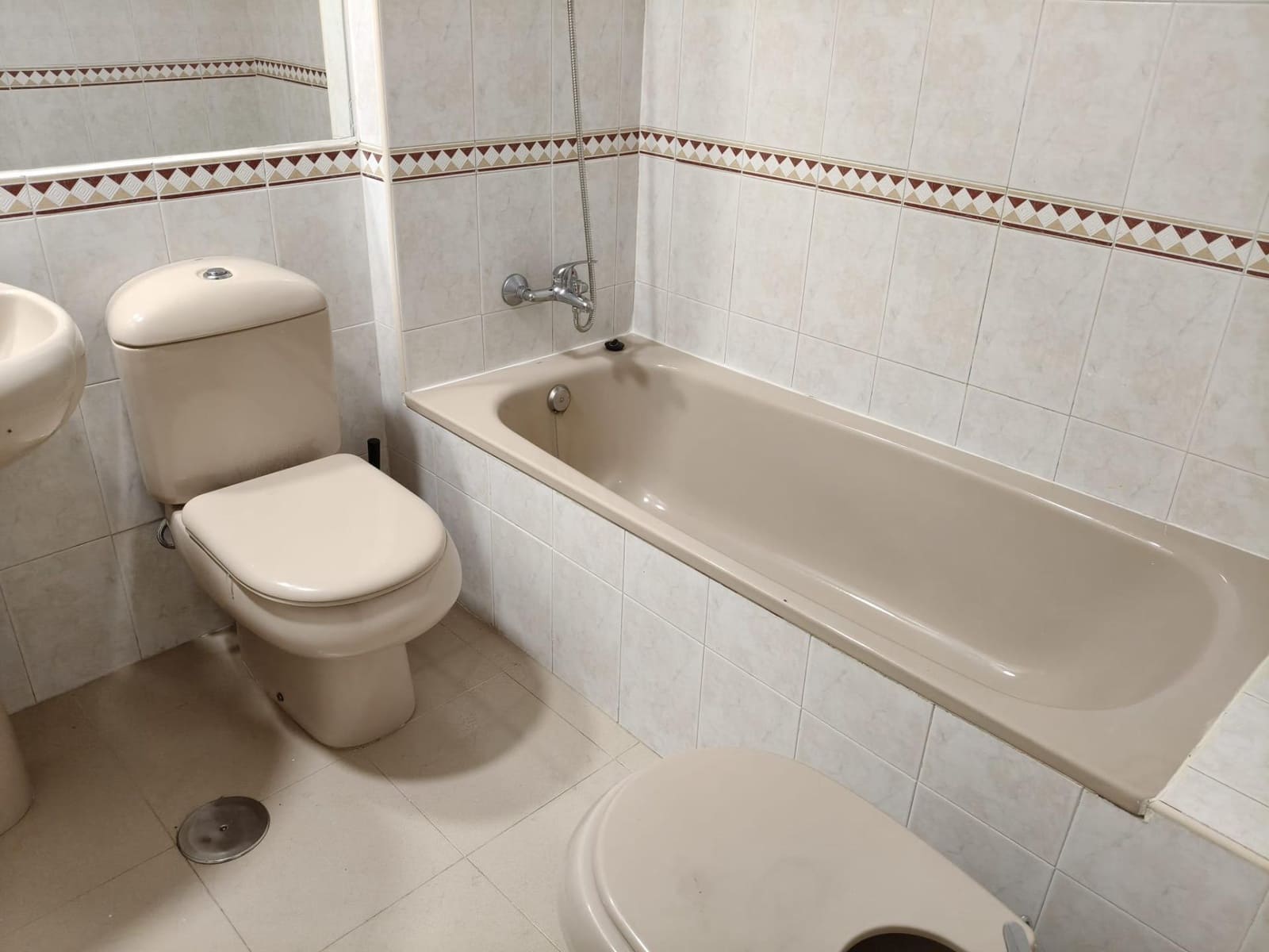 4 sovrum Lägenhet att hyra i Sevilla stad med pool garage - 1 250 € (Ref: 9652087)