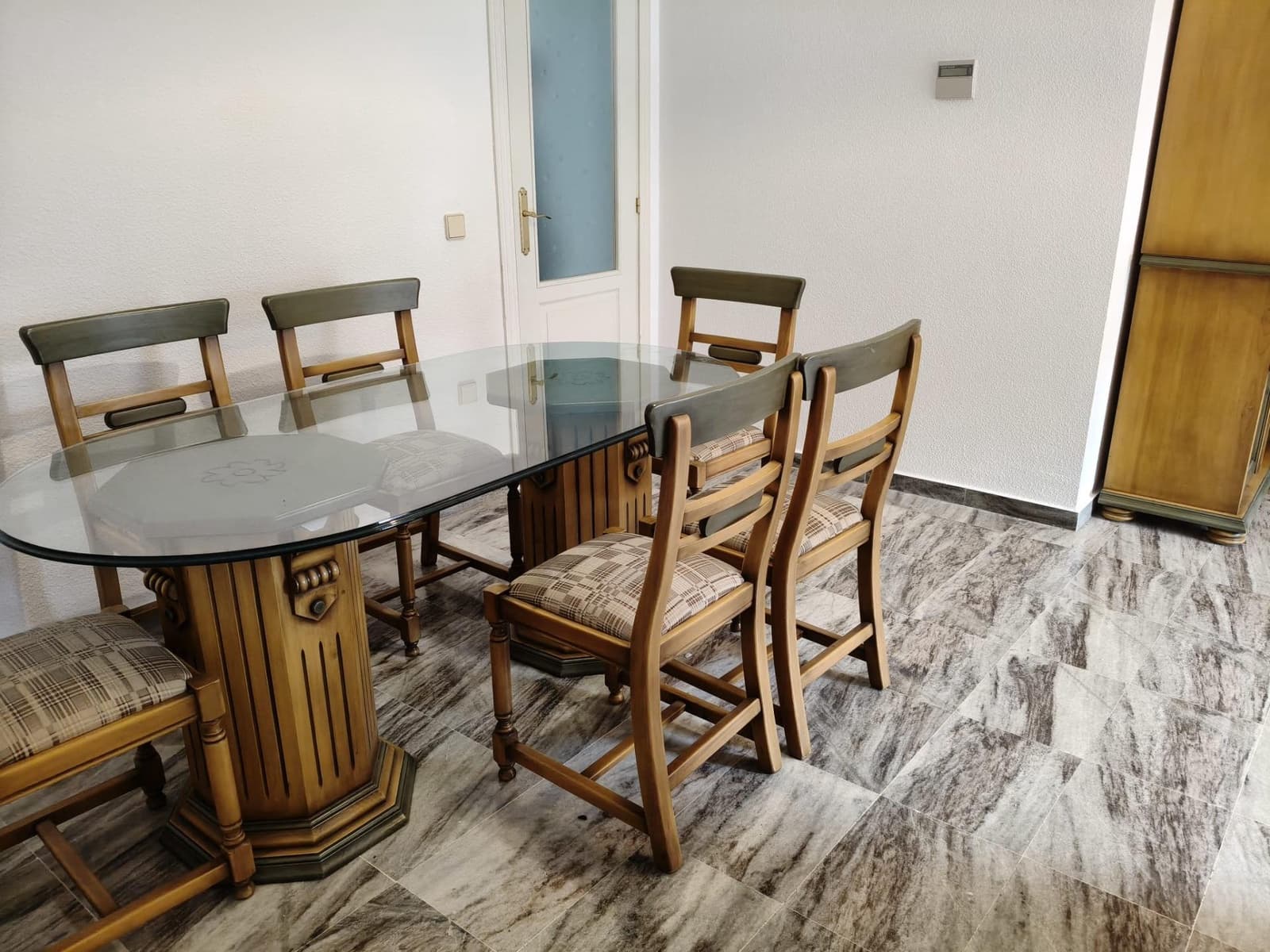 4 sovrum Lägenhet att hyra i Sevilla stad med pool garage - 1 250 € (Ref: 9652087)