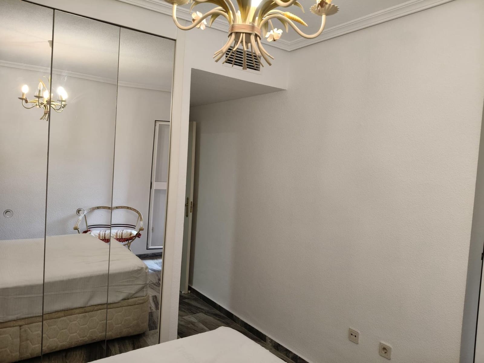 4 sovrum Lägenhet att hyra i Sevilla stad med pool garage - 1 250 € (Ref: 9652087)