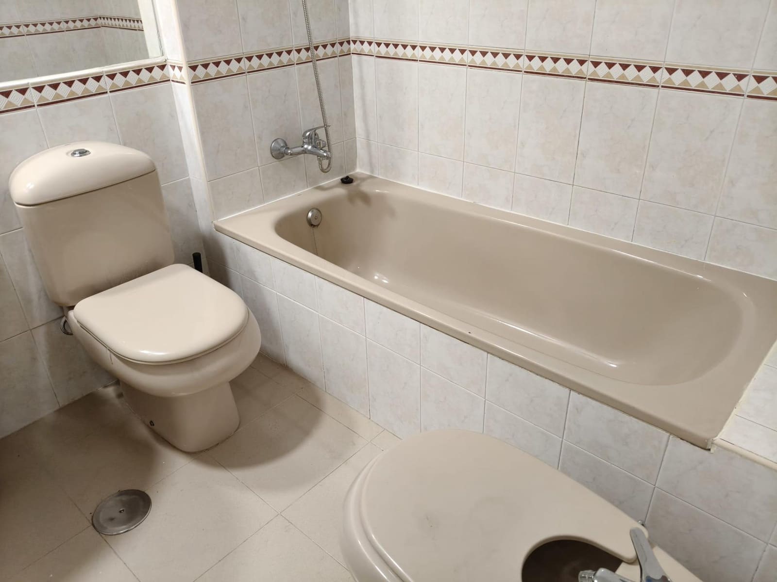 4 sovrum Lägenhet att hyra i Sevilla stad med pool garage - 1 250 € (Ref: 9652087)