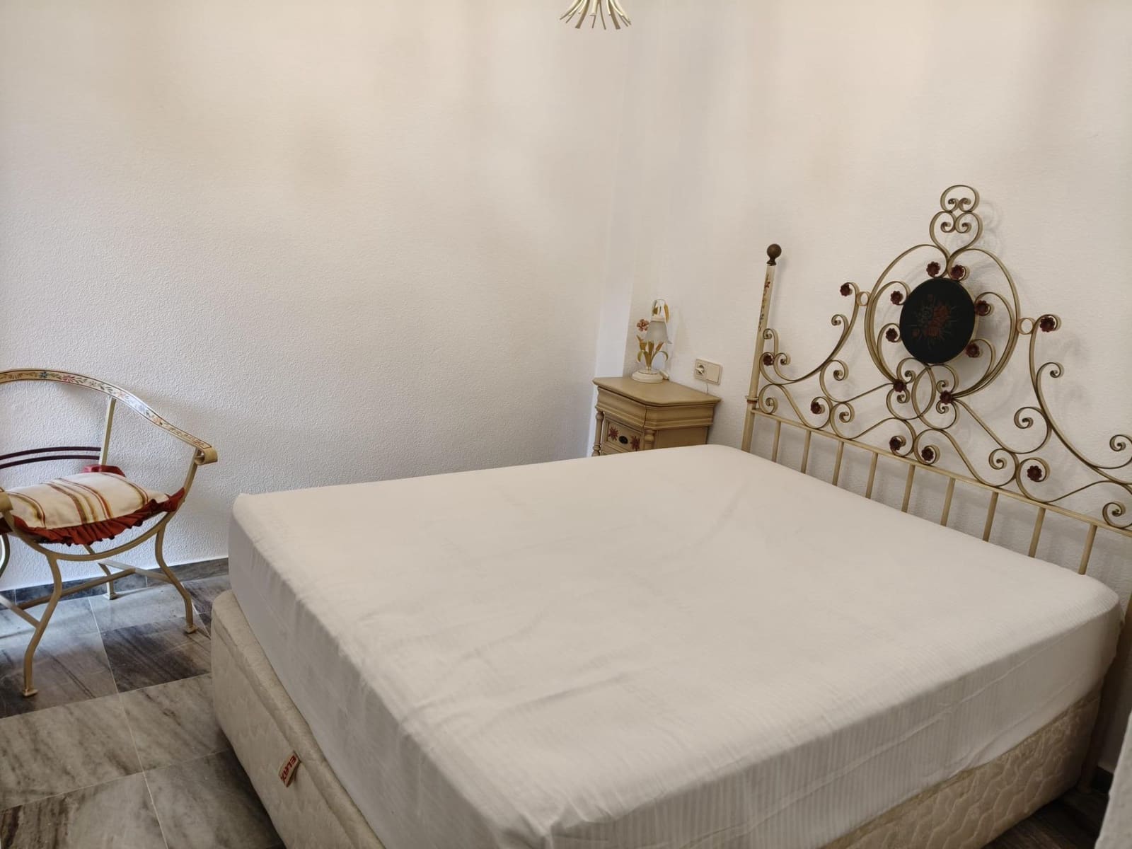 4 sovrum Lägenhet att hyra i Sevilla stad med pool garage - 1 250 € (Ref: 9652087)