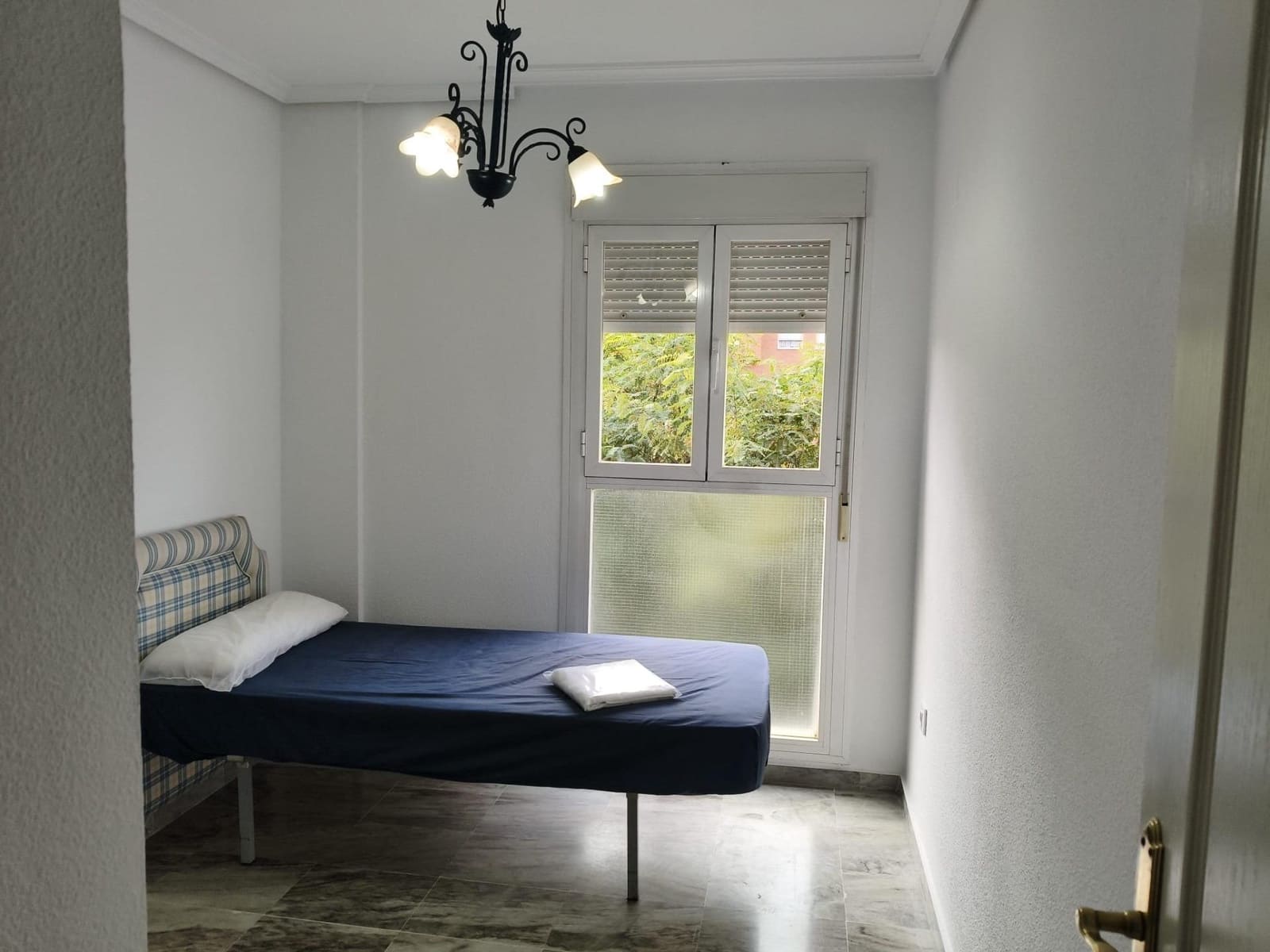 4 sovrum Lägenhet att hyra i Sevilla stad med pool garage - 1 250 € (Ref: 9652087)