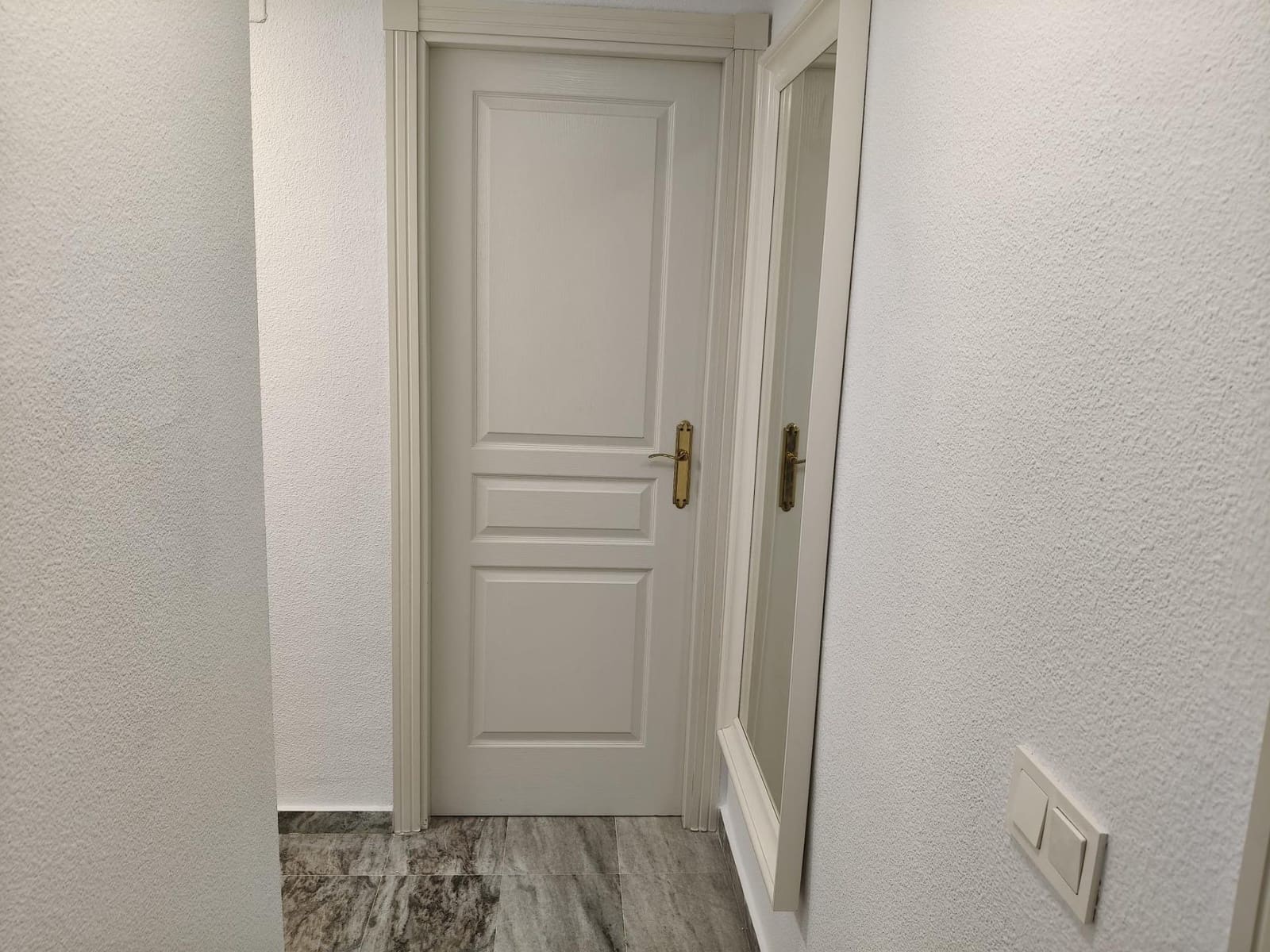 4 sovrum Lägenhet att hyra i Sevilla stad med pool garage - 1 250 € (Ref: 9652087)