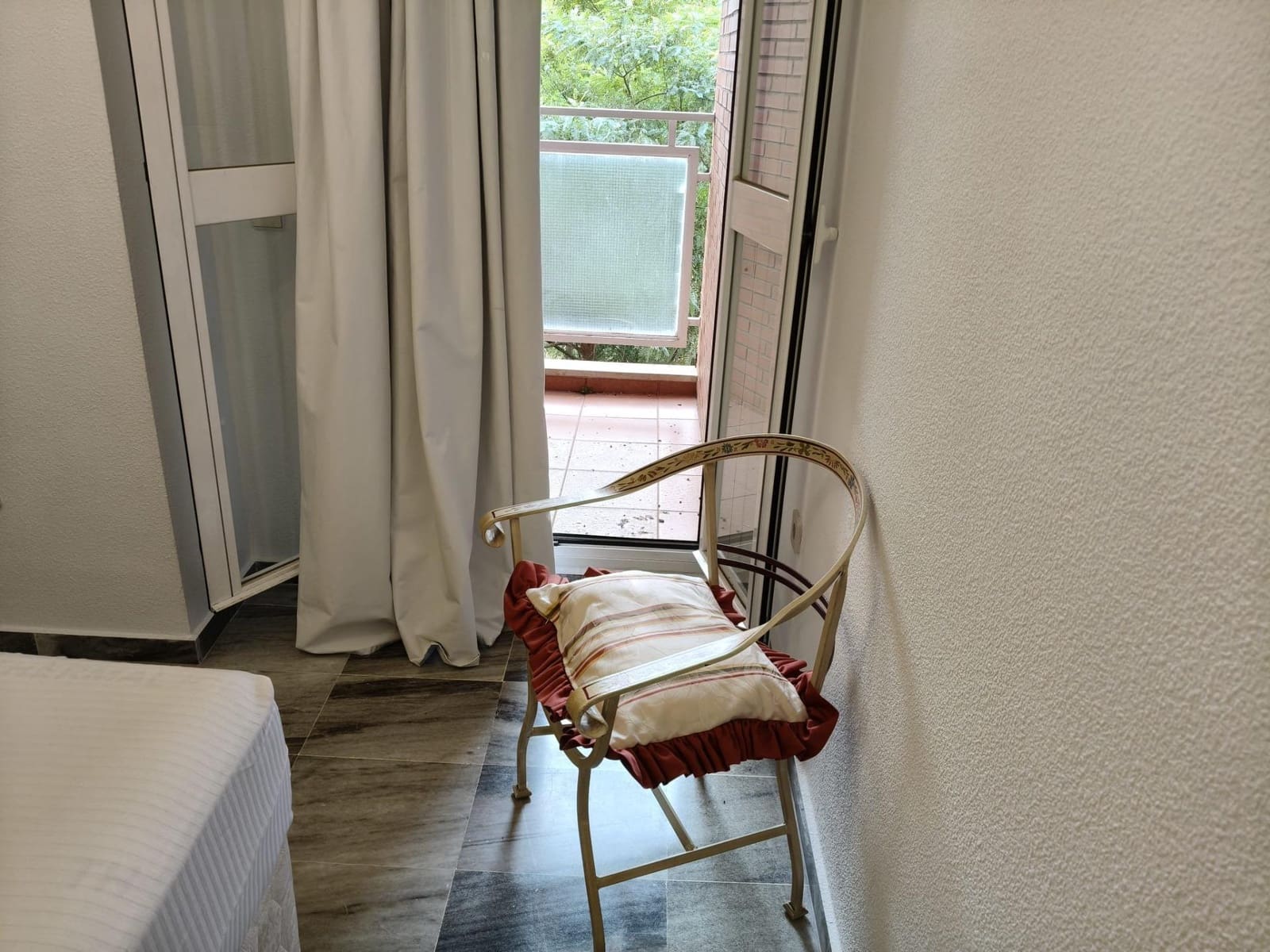 4 sovrum Lägenhet att hyra i Sevilla stad med pool garage - 1 250 € (Ref: 9652087)