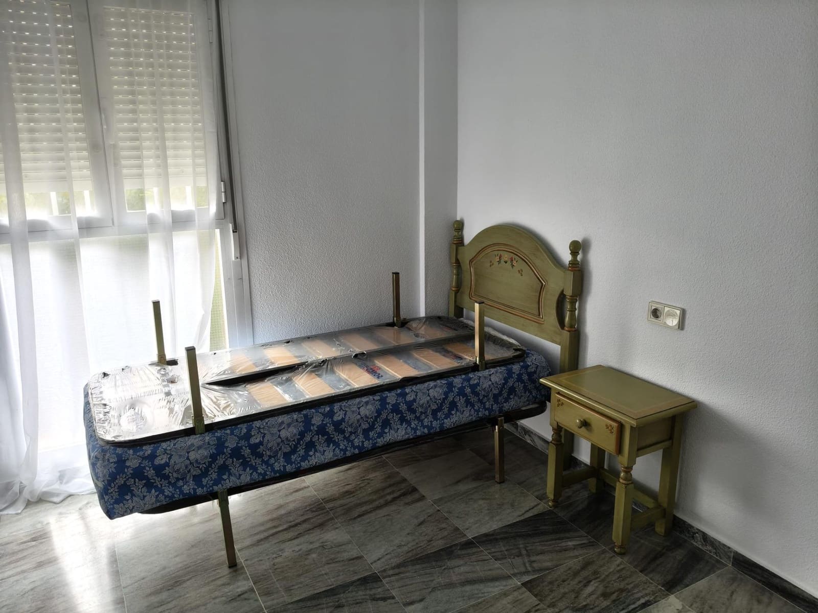 4 sovrum Lägenhet att hyra i Sevilla stad med pool garage - 1 250 € (Ref: 9652087)