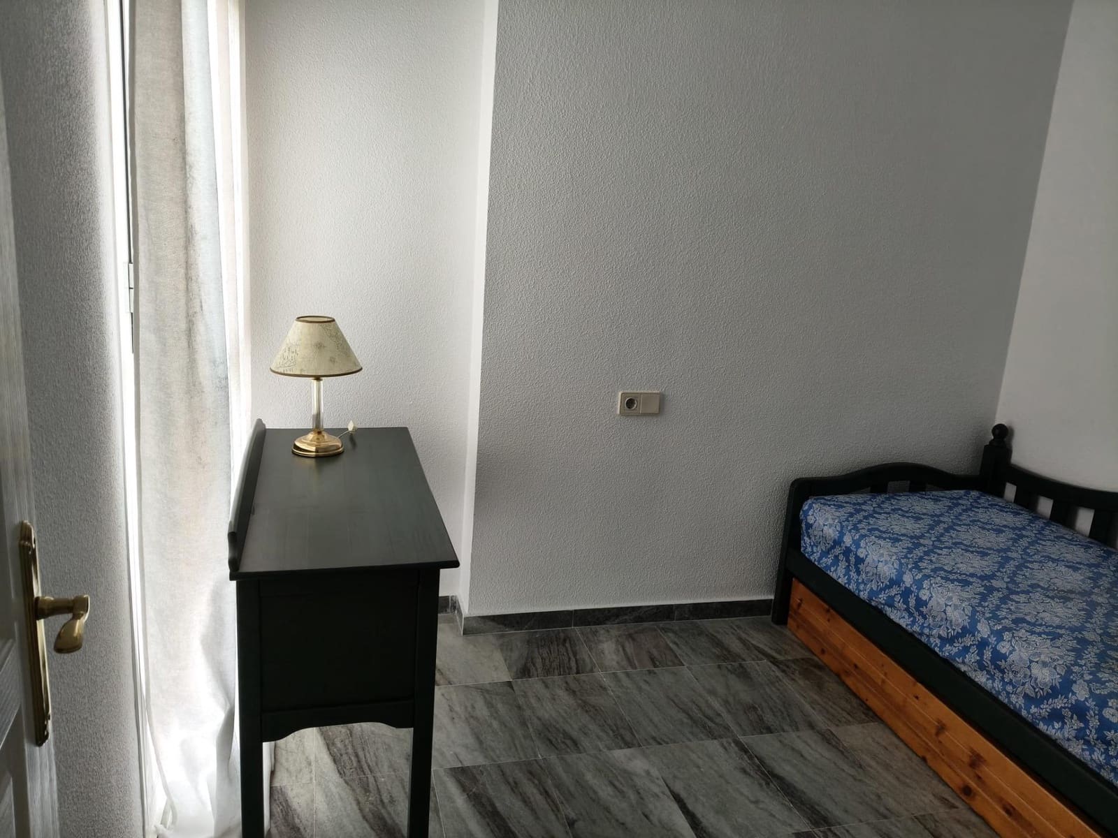 4 sovrum Lägenhet att hyra i Sevilla stad med pool garage - 1 250 € (Ref: 9652087)
