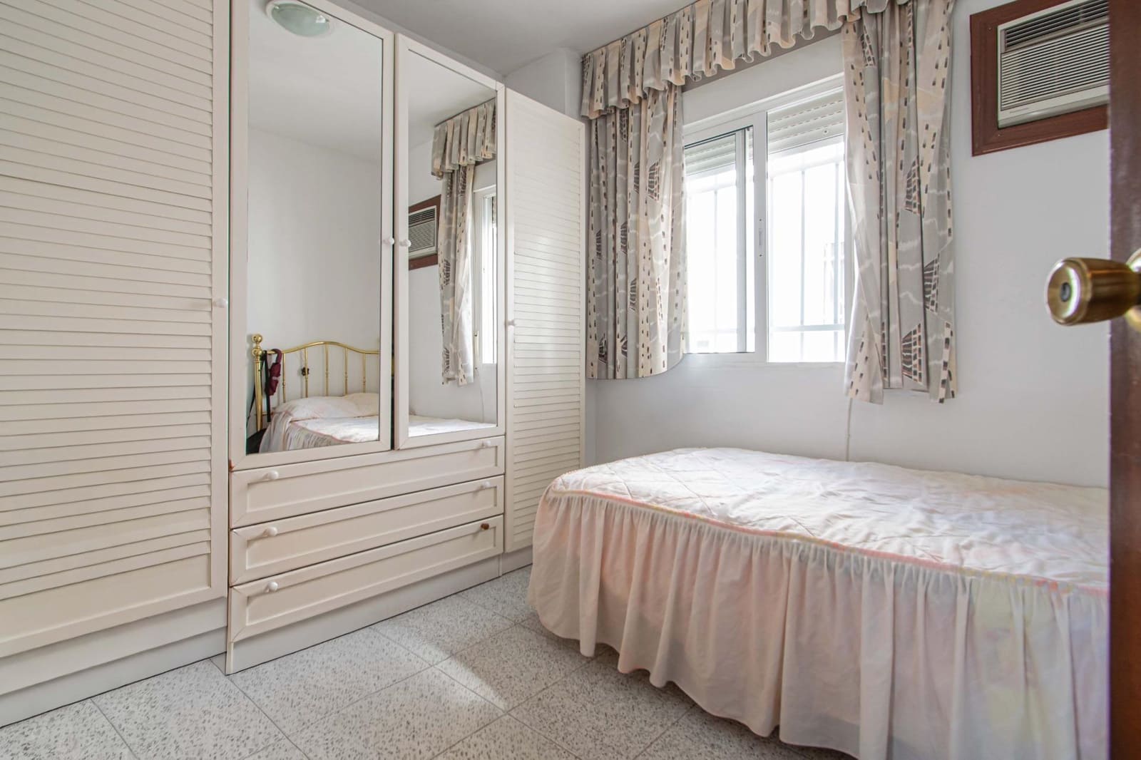 4 sovrum Lägenhet till salu i Sevilla stad - 284 000 € (Ref: 9656169)