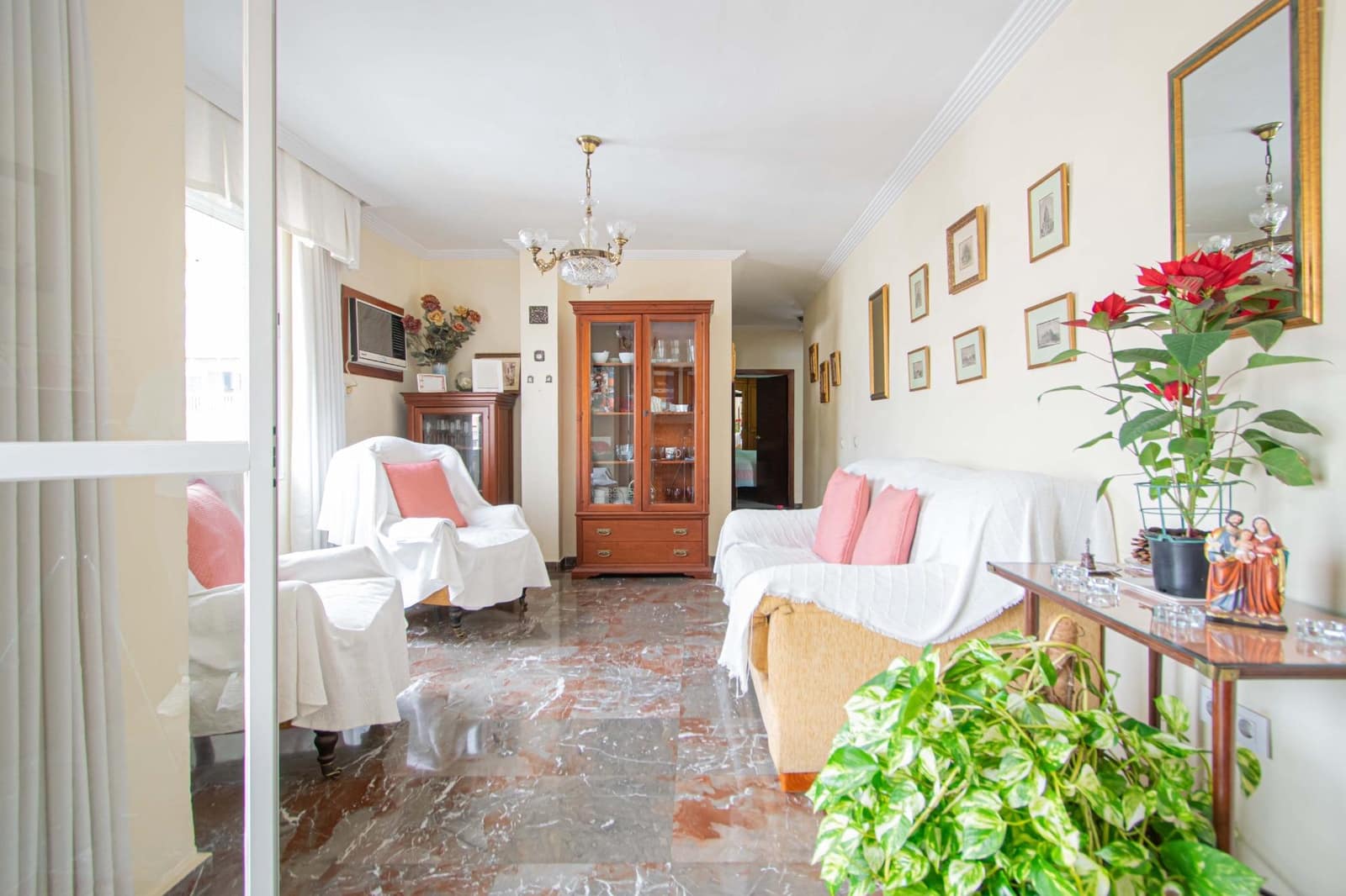 4 sovrum Lägenhet till salu i Sevilla stad - 284 000 € (Ref: 9656169)