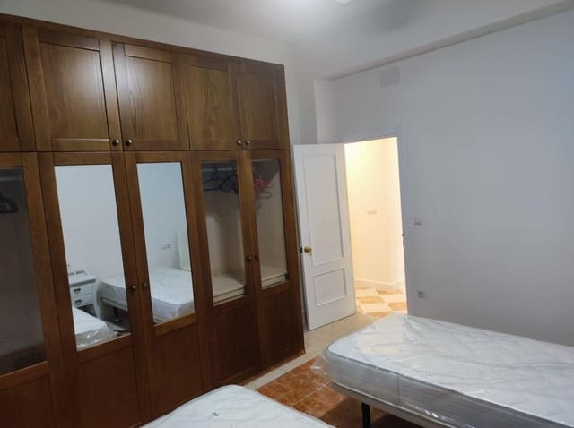 4 makuuhuone Huoneisto myytävänä paikassa Sevilla kaupunki - 265 000 € (Ref: 9659500)