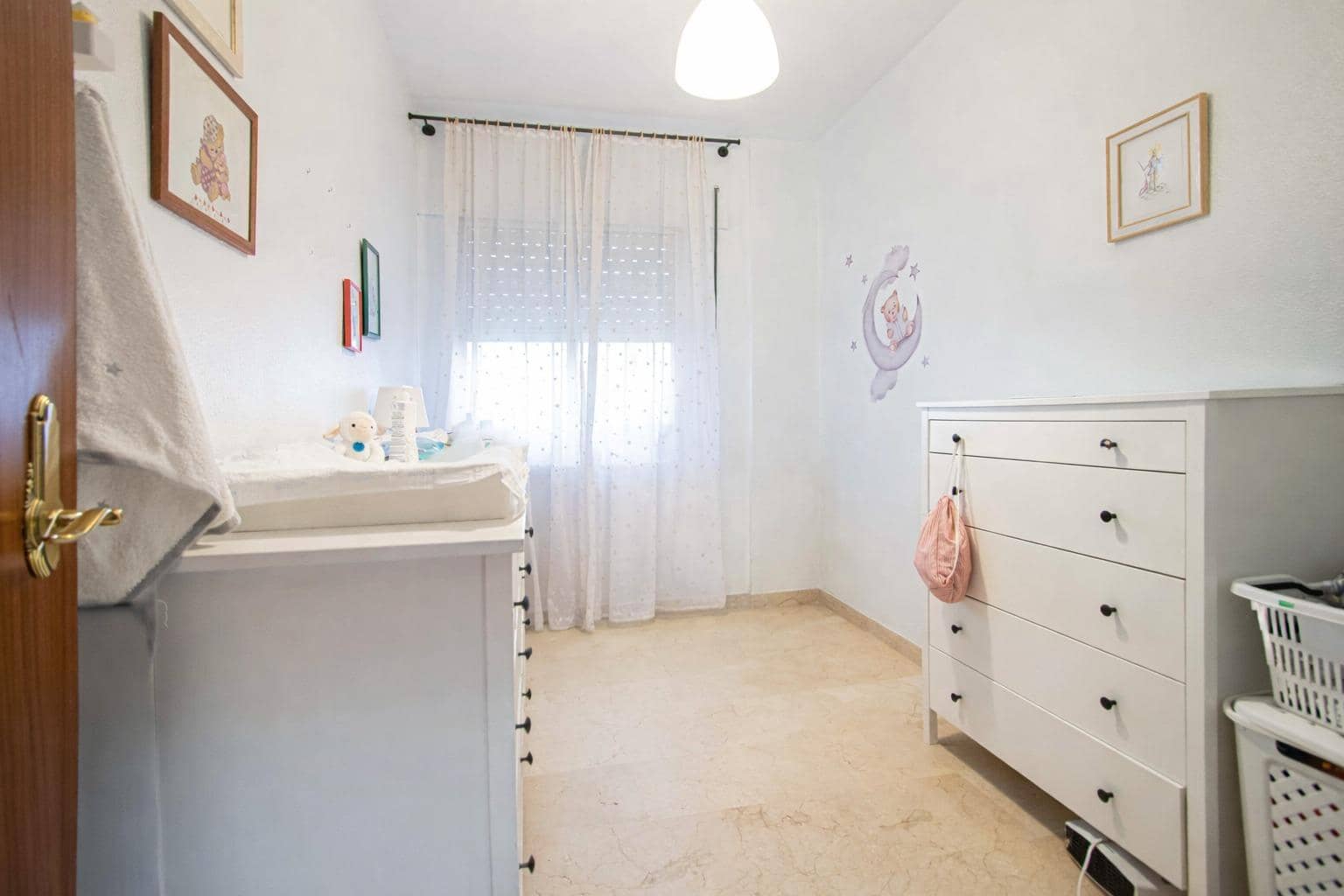 4 soveværelse Lejlighed til salg i Sevilla by med garage - € 450.000 (Ref: 9659502)