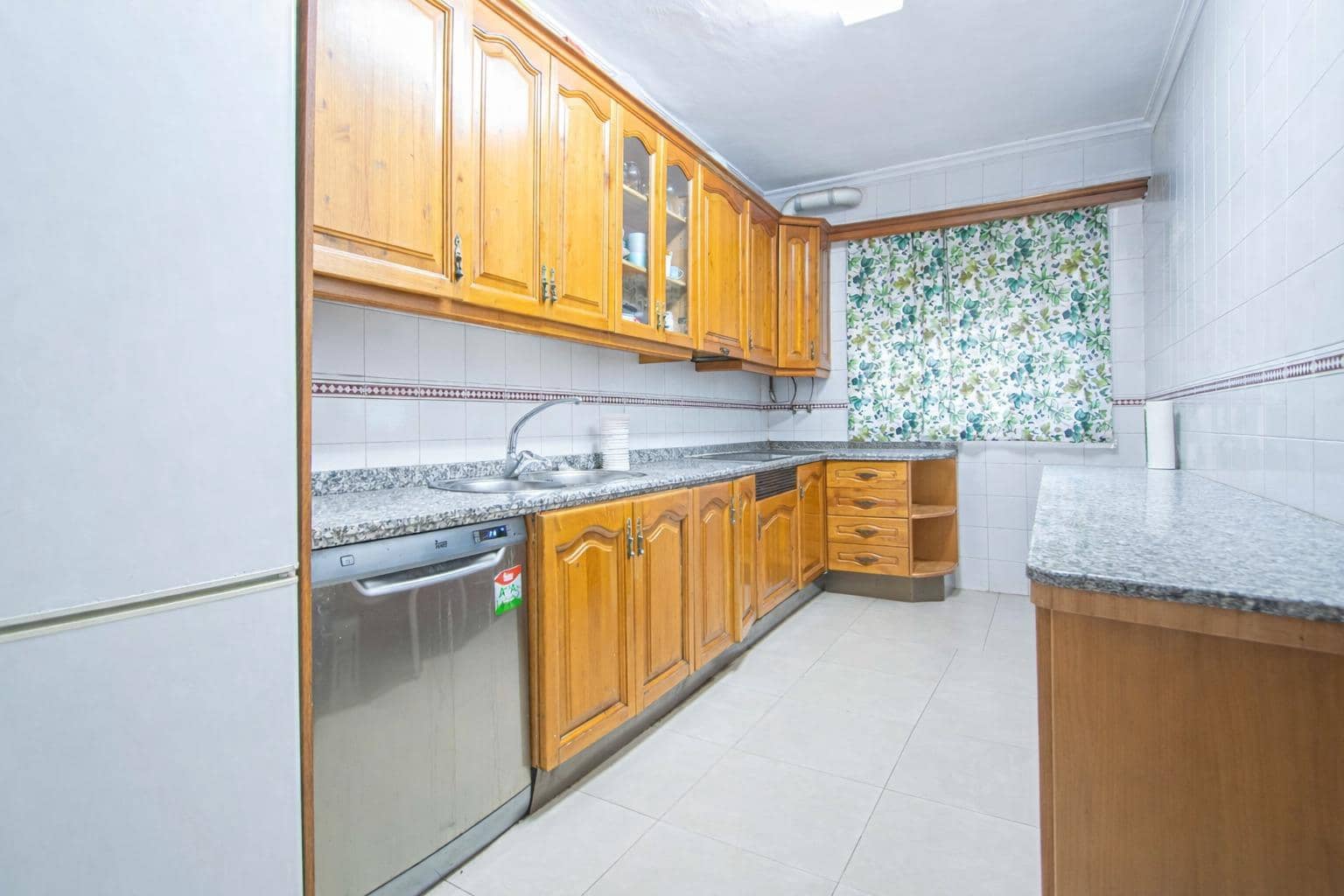 4 soveværelse Lejlighed til salg i Sevilla by med garage - € 450.000 (Ref: 9659502)